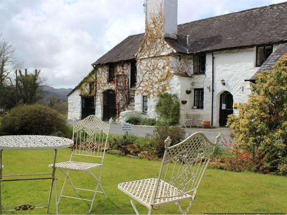 Dolgun Uchaf Historic B&B And Cottages In Snowdonia Долгелай Екстериор снимка
